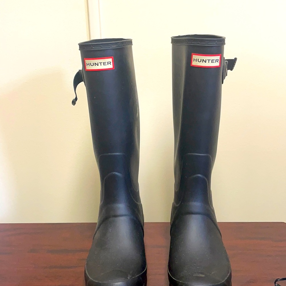 Hunter boots only worn twice. Great condition!